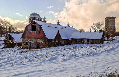 Abandoned barn, near Leesburg, VA